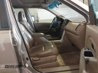 2005 Honda Pilot EX-L with VIN 5FNYF18565B019345, listed as a IAAI auction lot 41641423 with 282,099 mi miles. Bid and sale history available at carsss.com. Image 5.
