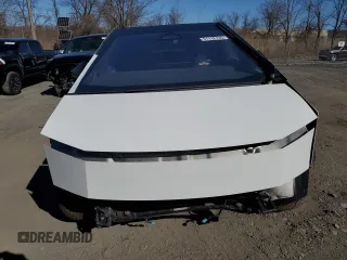 2024 Tesla Cybertruck Cyberbeast z VIN 7G2CEHEE8RA037002, wystawiony jako Copart lot #51112195 z przebiegiem 7477 mil mil oraz Szkody całkowita. Historia ofert i sprzedaży dostępna na DreamBid. Obrazek 5.