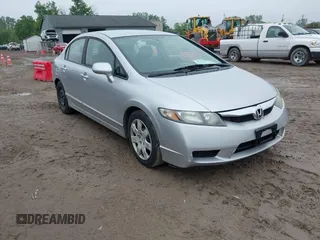 2009 Honda Civic LX z VIN 19XFA16549E048007, wystawiony jako IAAI lot #42440037 z przebiegiem 252 214 mil mil oraz . Historia ofert i sprzedaży dostępna na DreamBid. Obrazek 1.