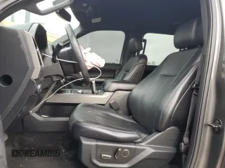 2018 Ford Expedition XLT z VIN 1FMJU1HT4JEA13346, wystawiony jako Copart lot #51070495 z przebiegiem 100 130 mil mil oraz Szkoda całkowita • Salvage title. Historia ofert i sprzedaży dostępna na DreamBid. Obrazek 7.