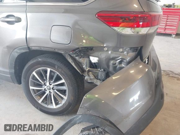 2018 Toyota Highlander SE с VIN 5TDJZRFHXJS904447, выставлен на аукционе IAAI как лот 42461685 с пробегом 89 056 миль миль и . История ставок и продаж доступна на DreamBid. Изображение 6.