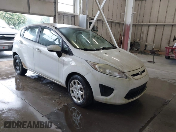 2013 Ford Fiesta S z VIN 3FADP4TJ2DM215185, wystawiony jako IAAI lot #42365480 z przebiegiem 193 072 mil mil oraz . Historia ofert i sprzedaży dostępna na DreamBid. Obrazek 1.