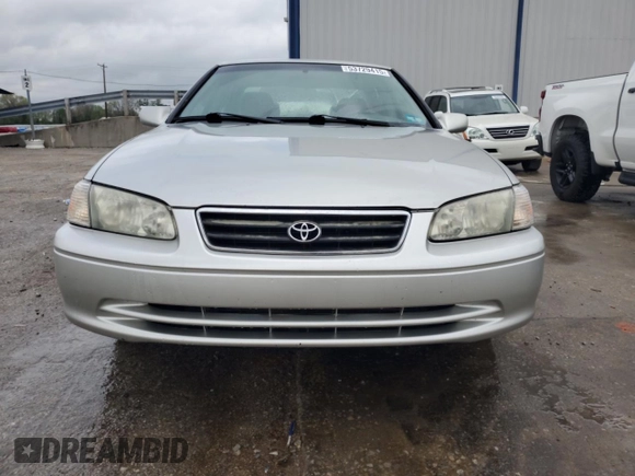 2001 Toyota Camry CE z VIN 4T1BG22K71U847635, wystawiony jako Copart lot #53729415 z przebiegiem 176 347 mil mil oraz Nie do naprawy • Non repairable. Historia ofert i sprzedaży dostępna na DreamBid. Obrazek 5.