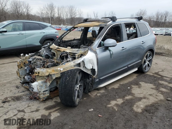 2017 Volvo XC90 Inscription with VIN YV4A22PL0H1169884, listed as a Copart auction lot 47393005 with 0 mi miles and Salvage Title. Bid and sale history available at carsss.com. Image 1.