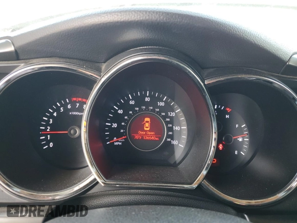 2013 Kia Optima LX z VIN 5XXGM4A74DG156035, wystawiony jako Copart lot #59358245 z przebiegiem 136 540 mil mil oraz Szkoda całkowita • Salvage title. Historia ofert i sprzedaży dostępna na DreamBid. Obrazek 9.