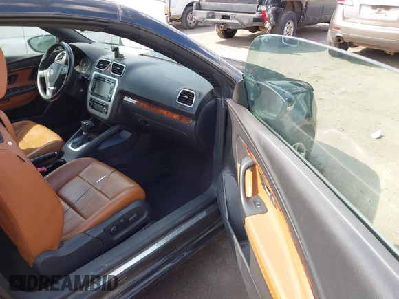 2010 Volkswagen Eos Lux z VIN WVWFA7AH1AV025675, wystawiony jako IAAI lot #42113813 z przebiegiem 93 885 mil mil oraz . Historia ofert i sprzedaży dostępna na DreamBid. Obrazek 5.