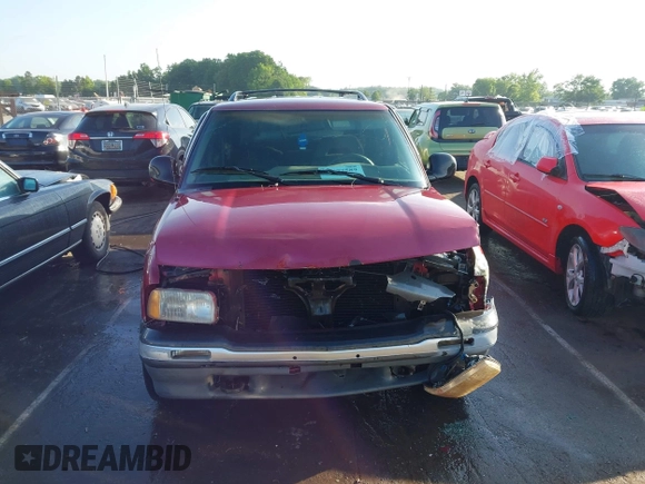 1995 GMC Jimmy SLE z VIN 1GKDT13W1SK528155, wystawiony jako IAAI lot #42177589 z przebiegiem 283 900 mil mil oraz . Historia ofert i sprzedaży dostępna na DreamBid. Obrazek 12.