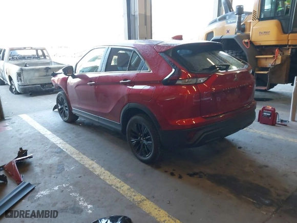 2022 Mitsubishi Eclipse Cross LE with VIN JA4ATVAA6NZ013879, listed as a IAAI auction lot 41450278 with 33,830 mi miles. Bid and sale history available at carsss.com. Image 3.