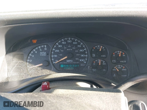 2002 Chevrolet Avalanche with VIN 3GNEK13T02G134587, listed as a IAAI auction lot 41793950 with 226,625 mi miles. Bid and sale history available at carsss.com. Image 7.