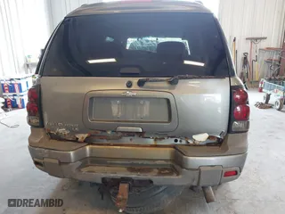 2005 Chevrolet TrailBlazer LS with VIN 1GNET16S556122439, listed as a IAAI auction lot 40012893 with 244,922 mi miles. Bid and sale history available at carsss.com. Image 15.