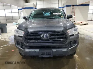 2018 Toyota Tacoma SR z VIN 5TFSX5EN1JX058679, wystawiony jako Copart lot #45236605 z przebiegiem 106 306 mil mil oraz Szkoda całkowita • Salvage title. Historia ofert i sprzedaży dostępna na DreamBid. Obrazek 5.