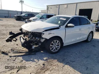 2014 Volkswagen Jetta SE with VIN 3VWD07AJ0EM364311, listed as a Copart auction lot 61249705 with 131,123 mi miles and Salvage title. Bid and sale history available at DreamBid. Image 1.