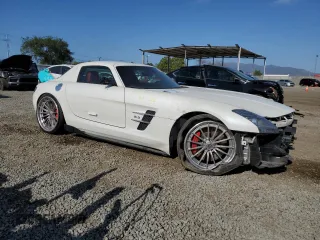 2012 Mercedes-Benz SLS AMG SLS AMG z VIN WDDRJ7HA6CA009333, wystawiony jako Copart lot #53964205 z przebiegiem 22 785 mil mil oraz Szkody całkowita. Historia ofert i sprzedaży dostępna na DreamBid. Obrazek 4.