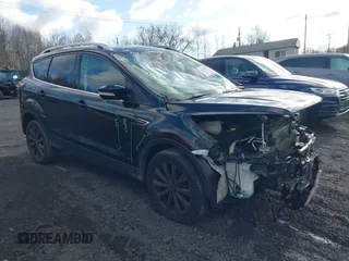 2018 Ford Escape Titanium z VIN 1FMCU9J99JUD33676, wystawiony jako IAAI lot #41977994 z przebiegiem 77 581 mil mil oraz . Historia ofert i sprzedaży dostępna na DreamBid. Obrazek 1.