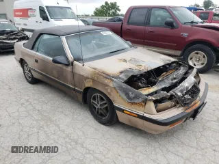 1988 Chrysler LeBaron z VIN 1C3XJ45K9JG438476, wystawiony jako Copart lot #55567334 z przebiegiem 213 424 mil mil oraz Szkoda całkowita • Salvage title. Historia ofert i sprzedaży dostępna na DreamBid. Obrazek 4.