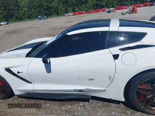 2014 Chevrolet Corvette Z51 3LT z VIN 1G1YM2D71E5116935, wystawiony jako IAAI lot #42341161 z przebiegiem 105 686 mil mil oraz . Historia ofert i sprzedaży dostępna na DreamBid. Obrazek 14.