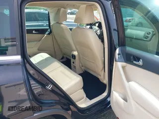 2012 Volkswagen Tiguan SE z VIN WVGBV7AX1CW548133, wystawiony jako IAAI lot #42403164 z przebiegiem 139 083 mil mil oraz . Historia ofert i sprzedaży dostępna na DreamBid. Obrazek 8.