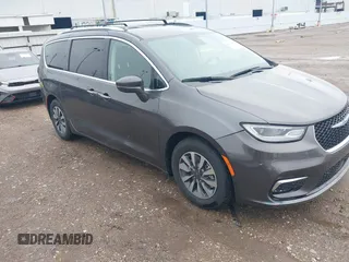 2021 Chrysler Pacifica Hybrid Touring L z VIN 2C4RC1L77MR599665, wystawiony jako IAAI lot #42212289 z przebiegiem 61 545 mil mil oraz . Historia ofert i sprzedaży dostępna na DreamBid. Obrazek 1.