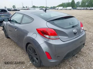2012 Hyundai Veloster w/Gray Int z VIN KMHTC6ADXCU030284, wystawiony jako IAAI lot #42445394 z przebiegiem 156 536 mil mil oraz . Historia ofert i sprzedaży dostępna na DreamBid. Obrazek 6.