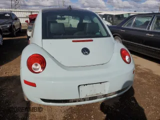 2010 Volkswagen New Beetle Coupe with VIN 3VWRW3AG9AM035084, listed as a Copart auction lot 72726034 with 86,024 mi miles and Clean Title. Bid and sale history available at carsss.com. Image 6.