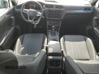 2023 Volkswagen Tiguan SE z VIN 3VV3B7AX5PM082280, wystawiony jako Copart lot #59896235 z przebiegiem 21 791 mil mil oraz Szkoda całkowita • Salvage title. Historia ofert i sprzedaży dostępna na DreamBid. Obrazek 8.