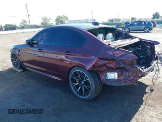 2019 BMW M5 z VIN WBSJF0C55KB284980, wystawiony jako IAAI lot #39406520 z przebiegiem 24 919 mil mil oraz . Historia ofert i sprzedaży dostępna na DreamBid. Obrazek 3.