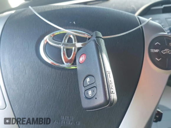 2012 Toyota Prius One z VIN JTDKN3DU8C1595512, wystawiony jako IAAI lot #41804229 z przebiegiem 204 504 mil mil oraz . Historia ofert i sprzedaży dostępna na DreamBid. Obrazek 11.