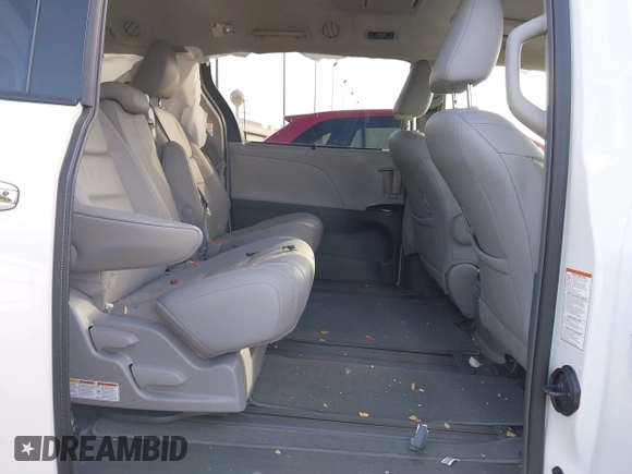 2018 Toyota Sienna XLE Auto Access Seat with VIN 5TDYZ3DC0JS902001, listed as a IAAI auction lot 41197210 with 99,018 mi miles. Bid and sale history available at carsss.com. Image 8.