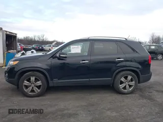 2013 Kia Sorento EX with VIN 5XYKUDA27DG413537, listed as a IAAI auction lot 40991803 with 163,534 mi miles. Bid and sale history available at carsss.com. Image 14.