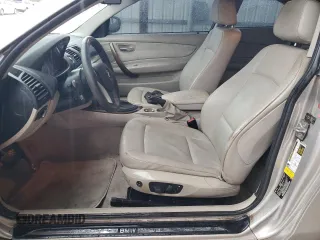2012 BMW 1 Series 128i с VIN WBAUP7C57CVP23331, выставлен на аукционе Copart как лот 59435865 с пробегом Не указан миль и Чистый • Clean title. История ставок и продаж доступна на DreamBid. Изображение 7.