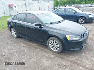 2013 Volkswagen Jetta SE with VIN 3VWDX7AJ5DM258429, listed as a IAAI auction lot 42372776 with 211,579 mi miles and . Bid and sale history available at DreamBid. Image 1.