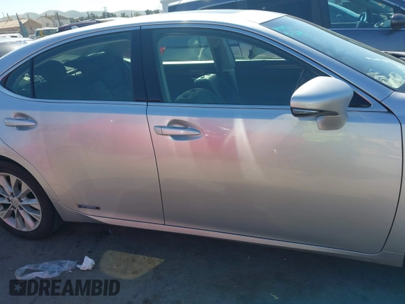 2013 Lexus ES 300h with VIN JTHBW1GG8D2026533, listed as a IAAI auction lot 42064923 with Not provided miles and . Bid and sale history available at DreamBid. Image 14.