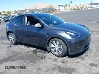 2024 Tesla Model Y Long Range z VIN 7SAYGDEE2RA233855, wystawiony jako IAAI lot #42148956 z przebiegiem 14 385 mil mil oraz . Historia ofert i sprzedaży dostępna na DreamBid. Obrazek 1.
