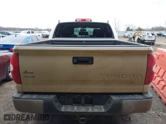 2016 Toyota Tundra SR5 z VIN 5TFDW5F13GX509045, wystawiony jako IAAI lot #41554023 z przebiegiem 165 026 mil mil oraz . Historia ofert i sprzedaży dostępna na DreamBid. Obrazek 16.