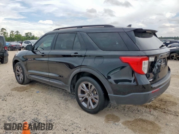 2022 Ford Explorer XLT z VIN 1FMSK7DH2NGC41211, wystawiony jako Copart lot #61841665 z przebiegiem 63 273 mil mil oraz Szkoda całkowita • Salvage title. Historia ofert i sprzedaży dostępna na DreamBid. Obrazek 2.