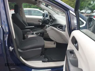 2018 Chrysler Pacifica Touring Plus with VIN 2C4RC1FG9JR261689, listed as a IAAI auction lot 42261105 with 66,622 mi miles and . Bid and sale history available at DreamBid. Image 5.