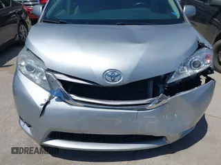 2015 Toyota Sienna XLE with VIN 5TDYK3DC0FS555636, listed as a IAAI auction lot 42099577 with 114,975 mi miles. Bid and sale history available at carsss.com. Image 6.