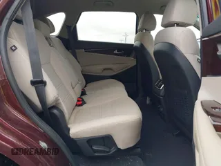 2018 Kia Sorento LX with VIN 5XYPG4A34JG347093, listed as a IAAI auction lot 41809115 with 106,494 mi miles. Bid and sale history available at carsss.com. Image 8.