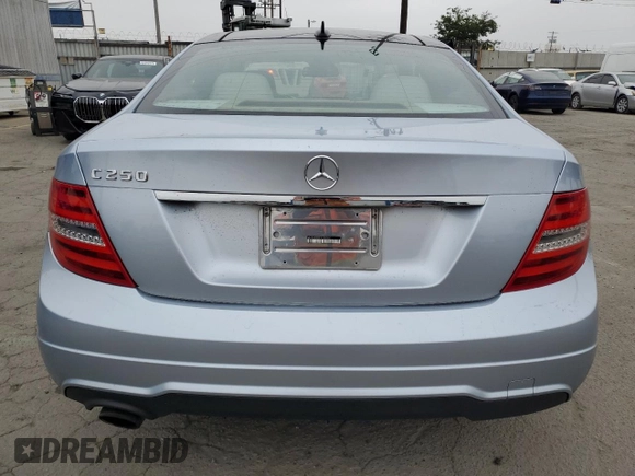 2013 Mercedes-Benz C 250 z VIN WDDGJ4HB8DG000369, wystawiony jako Copart lot #59053675 z przebiegiem 89 217 mil mil oraz Szkoda całkowita • Salvage title. Historia ofert i sprzedaży dostępna na DreamBid. Obrazek 6.