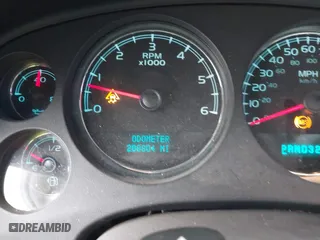 2008 Chevrolet Suburban LTZ with VIN 1GNFC16008J226762, listed as a IAAI auction lot 41573727 with 208,804 mi miles. Bid and sale history available at carsss.com. Image 7.