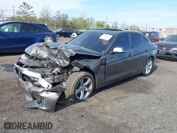 2015 BMW 3 Series 320i xDrive с VIN WBA3C3G50FNT50924, выставлен на аукционе IAAI как лот 42084473 с пробегом Не указан миль и . История ставок и продаж доступна на DreamBid. Изображение 2.
