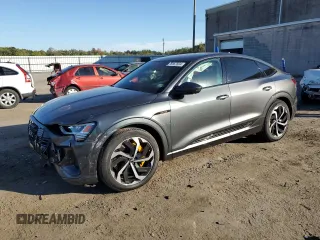 2022 Audi e-tron Sportback S line Premium Plus z VIN WA12AAGE3NB019435, wystawiony jako Copart lot #75157504 z przebiegiem 38 343 mil mil oraz Szkody całkowita. Historia ofert i sprzedaży dostępna na DreamBid. Obrazek 1.