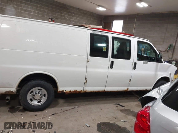 2012 Chevrolet Express Cargo Van with VIN 1GCWGGBA0C1100411, listed as a IAAI auction lot 41024219 with 197,251 mi miles. Bid and sale history available at carsss.com. Image 12.
