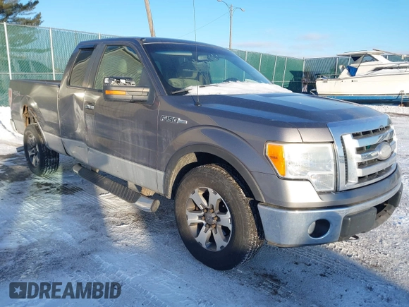 2009 Ford F-150 XL with VIN 1FTPX14V49FA37682, listed as a IAAI auction lot 41589752 with 176,691 mi miles. Bid and sale history available at carsss.com. Image 1.
