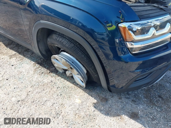 2018 Volkswagen Atlas SE with VIN 1V2CR2CA1JC561003, listed as a IAAI auction lot 42556798 with 124,147 mi miles and . Bid and sale history available at DreamBid. Image 6.