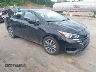 2023 Nissan Versa SV z VIN 3N1CN8EVXPL862885, wystawiony jako IAAI lot #42249684 z przebiegiem 44 825 mil mil oraz . Historia ofert i sprzedaży dostępna na DreamBid. Obrazek 1.