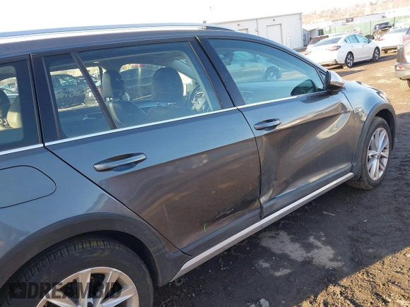 2017 Volkswagen Golf S с VIN 3VWH17AU3HM514845, выставлен на аукционе IAAI как лот 41590834 с пробегом 84 954 миль миль и . История ставок и продаж доступна на DreamBid. Изображение 17.