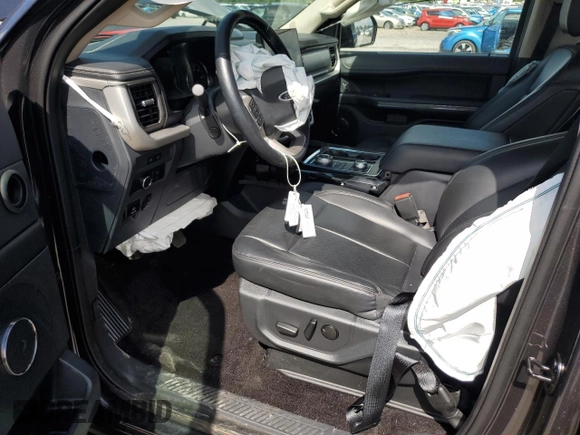2022 Ford Expedition Max XLT with VIN 1FMJK1JT4NEA56932, listed as a Copart auction lot 61036945 with 32,728 mi miles and Salvage title. Bid and sale history available at DreamBid. Image 7.