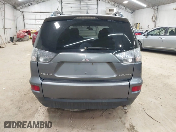 2011 Mitsubishi Outlander SE z VIN JA4JT3AWXBU007978, wystawiony jako IAAI lot #42337365 z przebiegiem 239 587 mil mil oraz . Historia ofert i sprzedaży dostępna na DreamBid. Obrazek 16.
