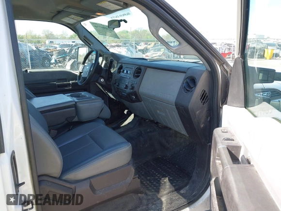 2015 Ford Super Duty F-250 SRW XLT with VIN 1FT7X2B69FEC44250, listed as a IAAI auction lot 42090730 with 286,471 mi miles. Bid and sale history available at carsss.com. Image 4.
